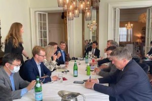 驻美大使秦刚接受11家主流媒体采访，信息量极大